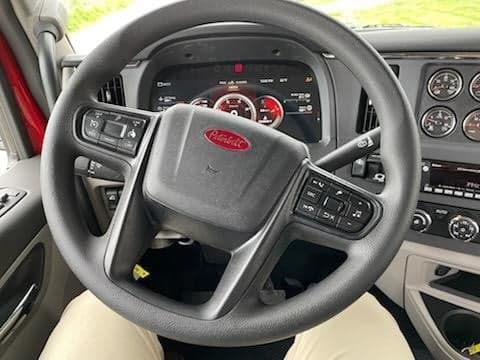 2025 Peterbilt 567 in Perrysburg, OH — photo 15