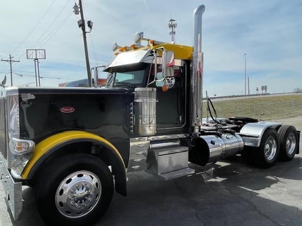 2022 Peterbilt 389