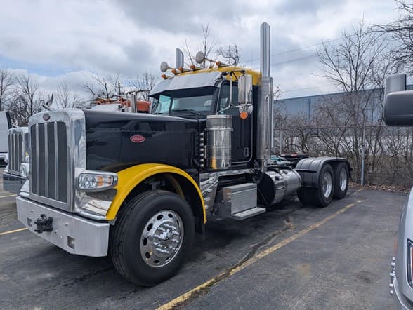 2023 Peterbilt 389
