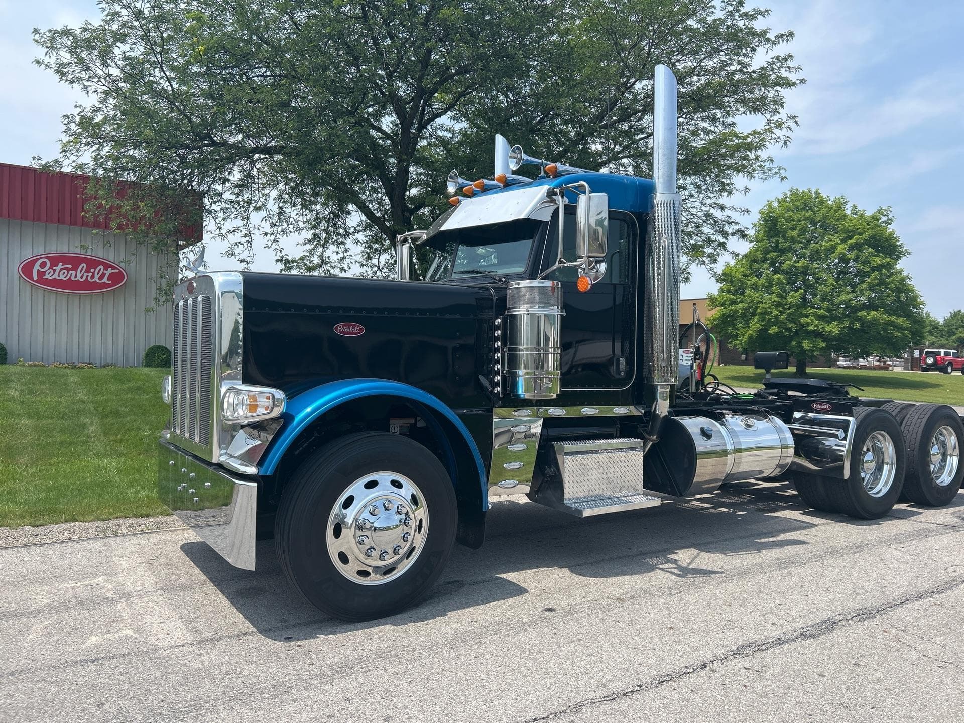 2023 Peterbilt 389