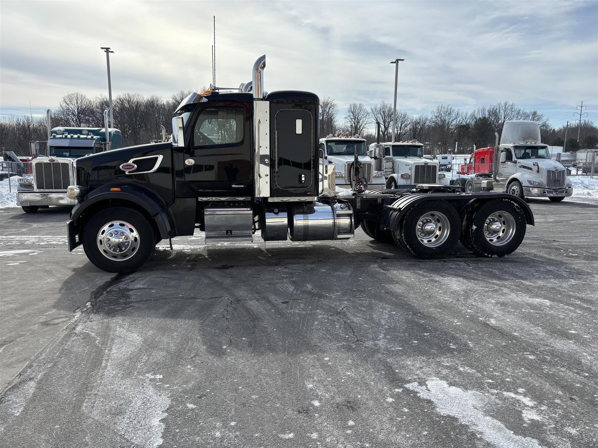 2025 Peterbilt 567