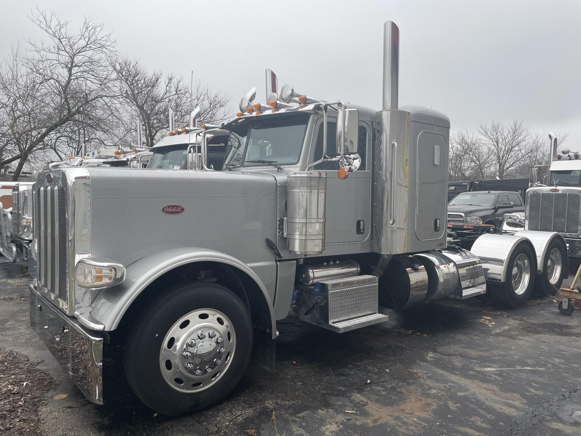 2023 Peterbilt 389