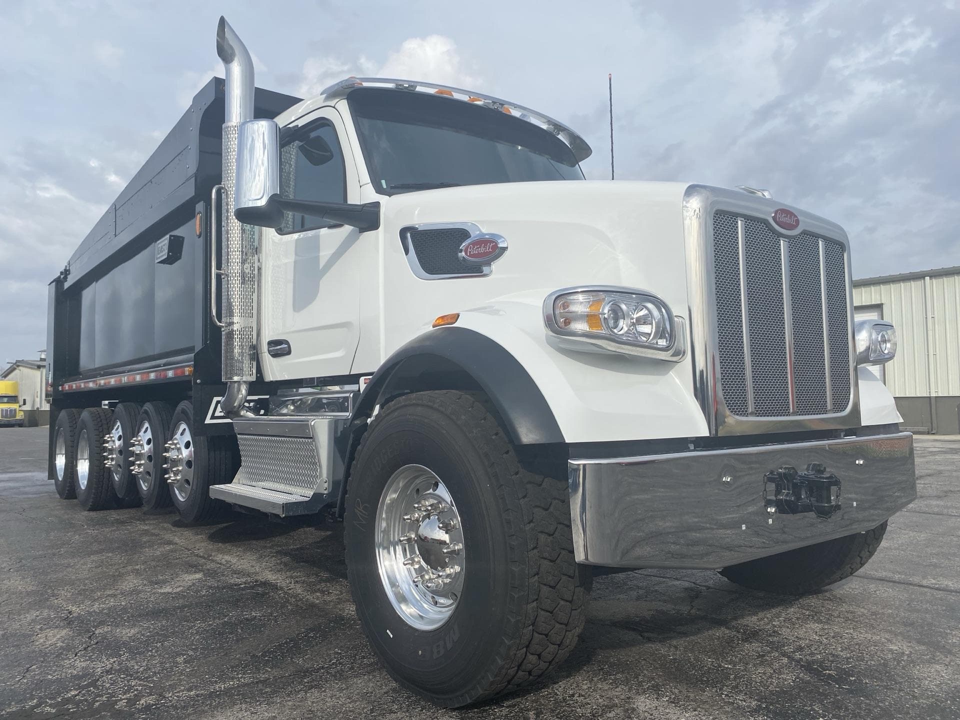 2027 Peterbilt 567