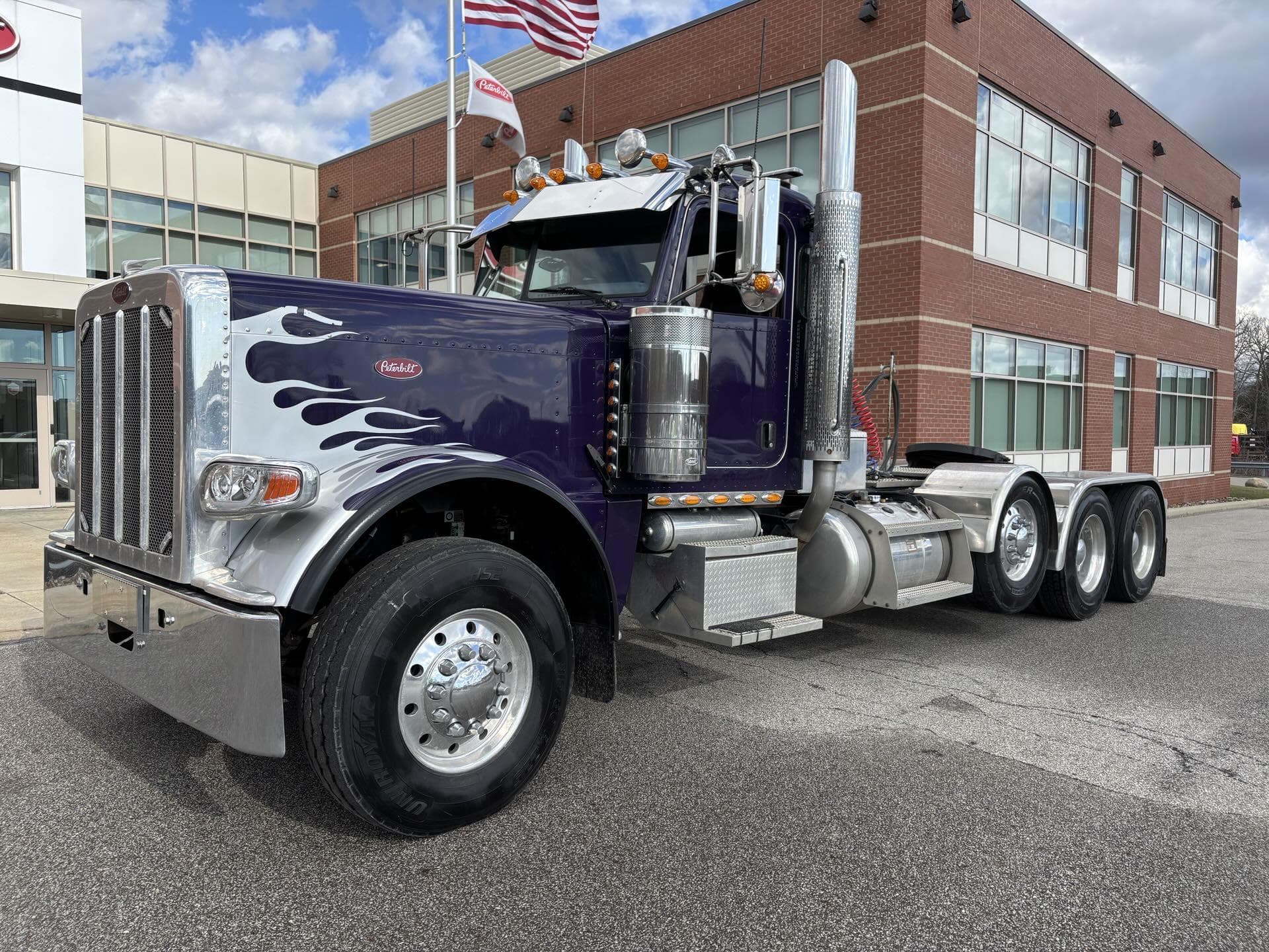 2020 Peterbilt 389