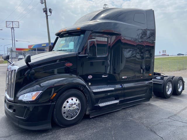 2027 Peterbilt 579