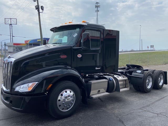 2027 Peterbilt 579