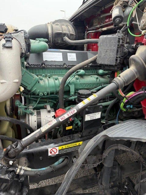 2022 Volvo VNR 640 in Indianapolis, IN — photo 16