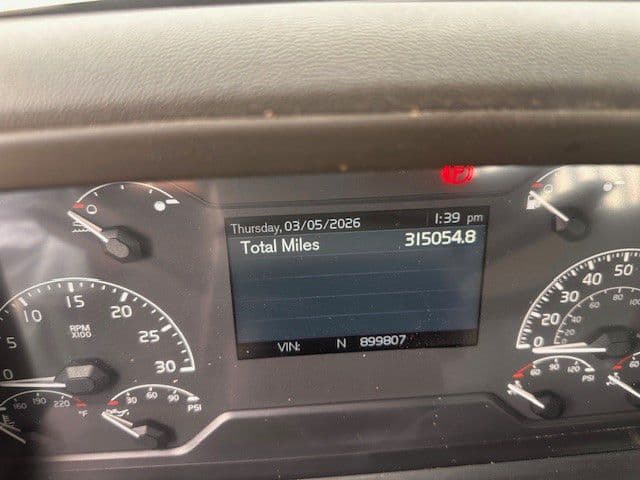 2018 Volvo VNR 640 in London, OH — photo 13
