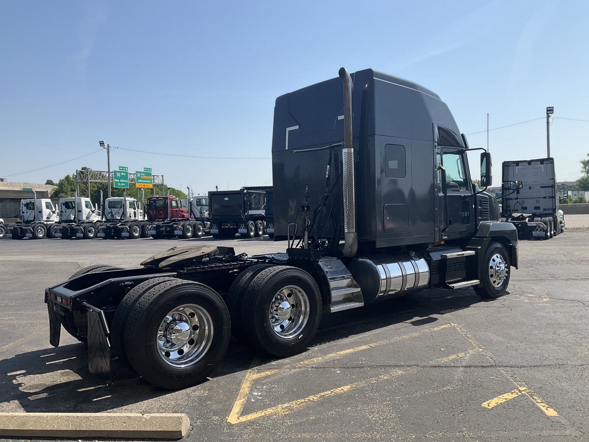 2020 Mack Anthem in Clarksville, IN — photo 5