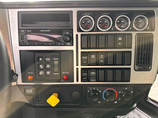 2023 Mack Granite in London, OH — photo 13