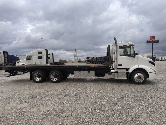 2018 Volvo VNR 640 in London, OH — photo 4
