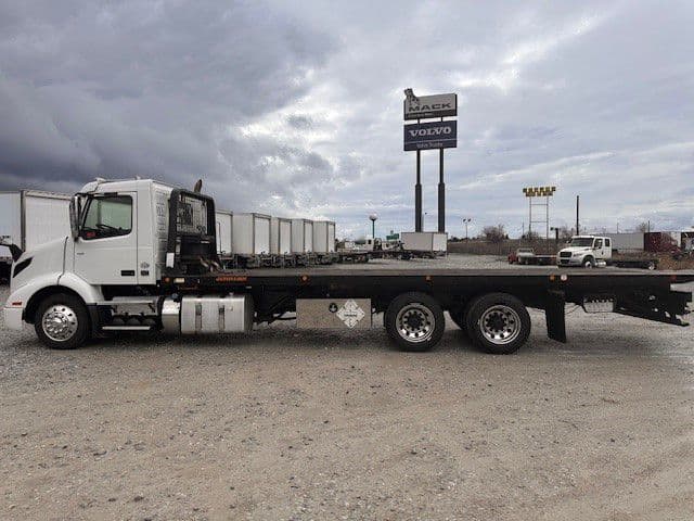 2018 Volvo VNR 640 in London, OH — photo 9