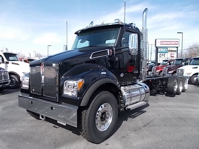 2025 Kenworth T880