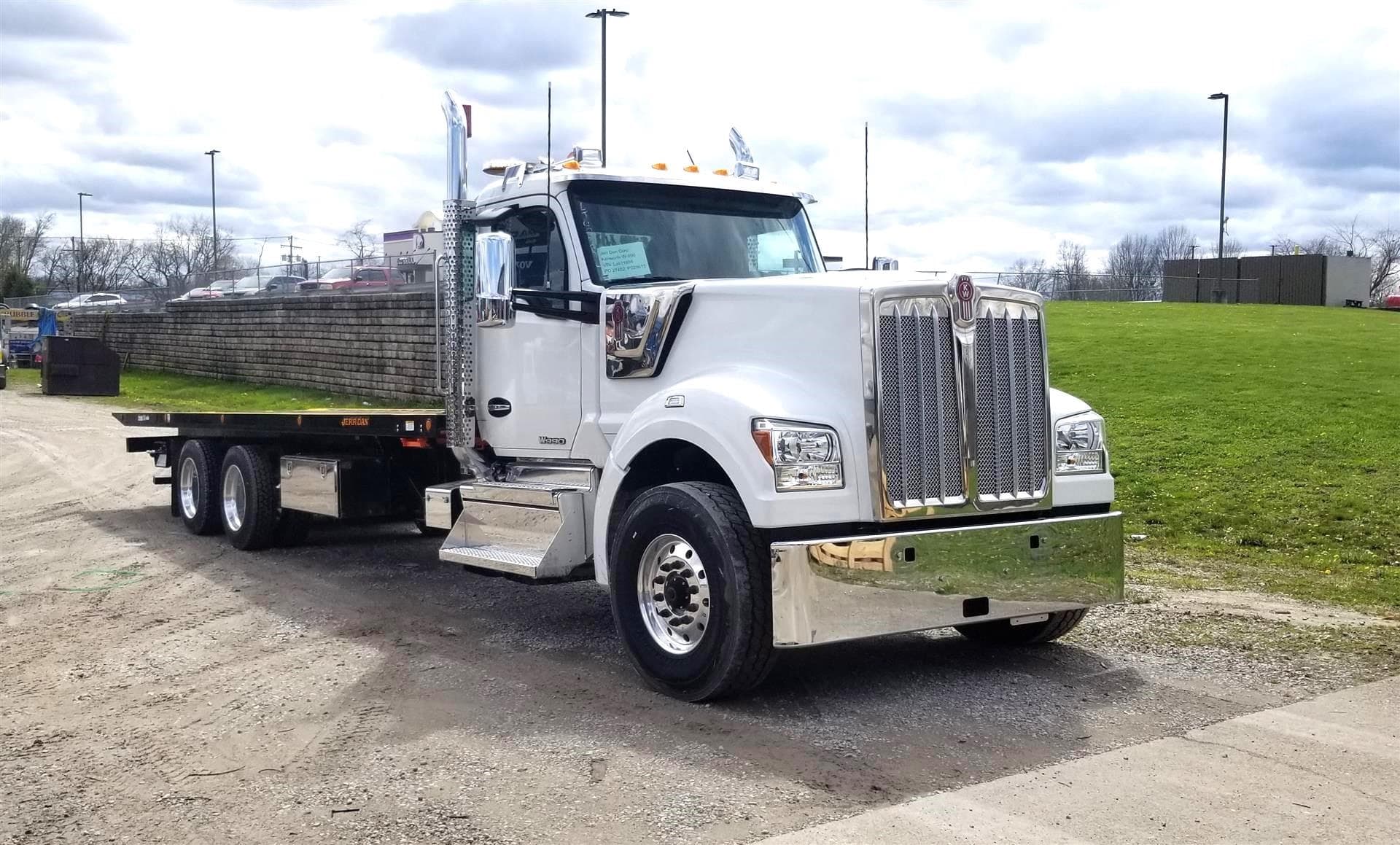2027 Kenworth W990