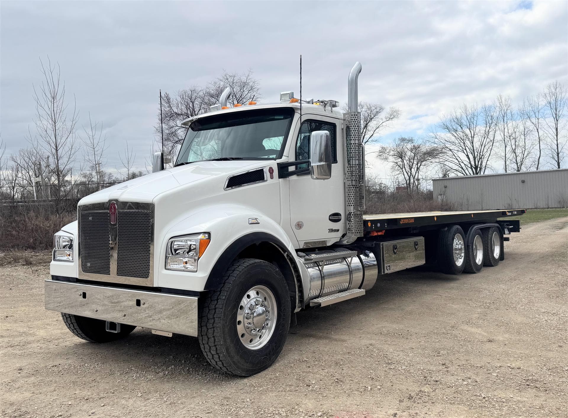 2025 Kenworth T880