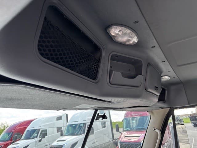 2020 Freightliner Cascadia in Indianapolis, IN — photo 8