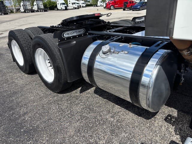 2020 Freightliner Cascadia in Indianapolis, IN — photo 18