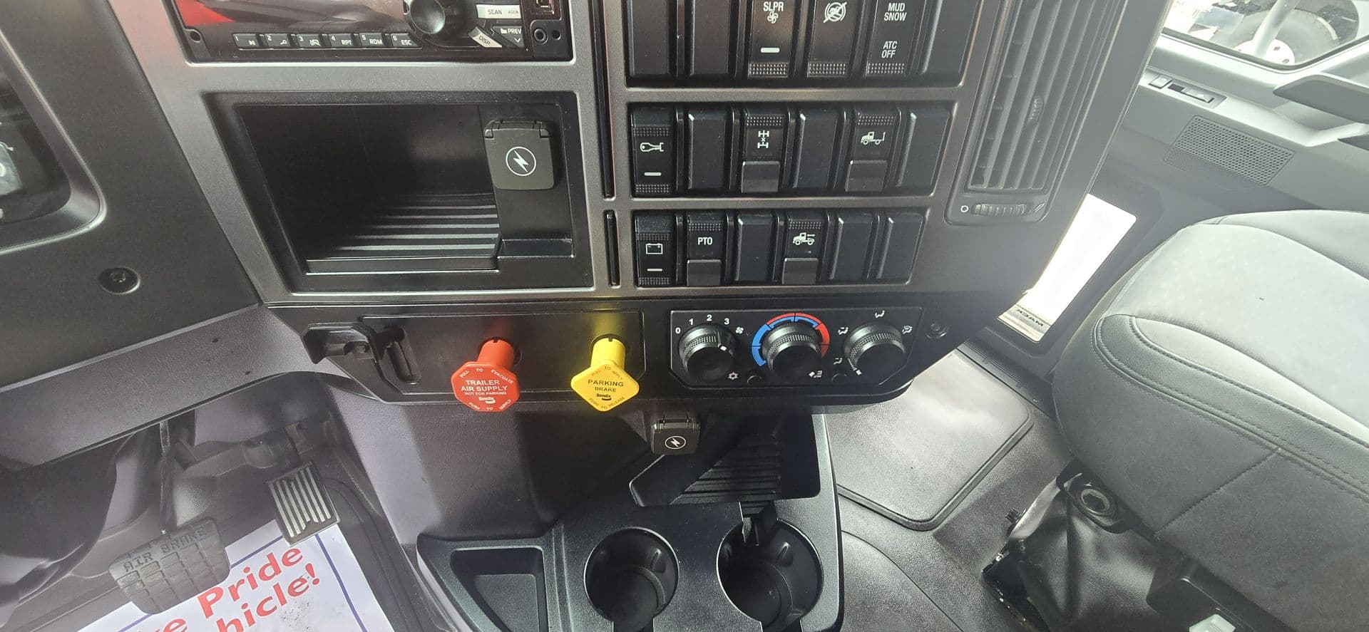 2020 Mack Anthem in Clarksville, IN — photo 19