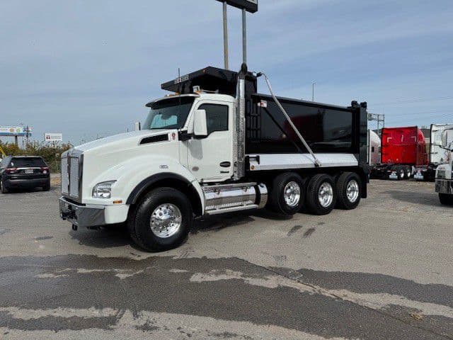 2025 Kenworth T880