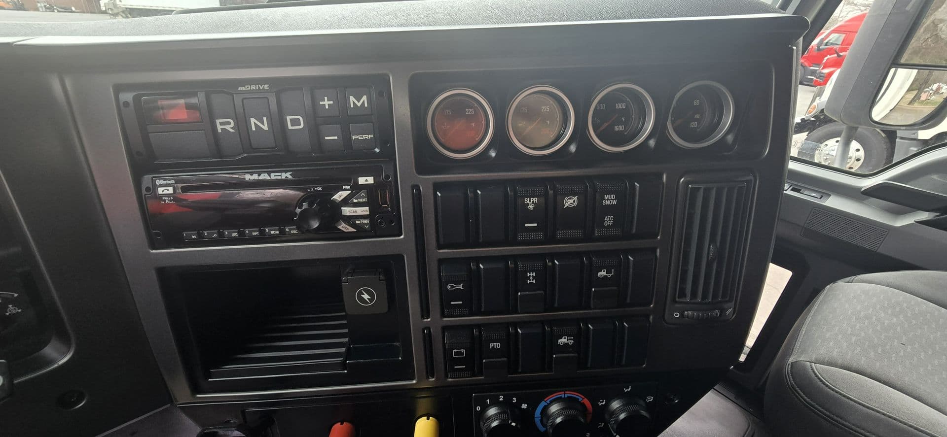 2020 Mack Anthem in Clarksville, IN — photo 18