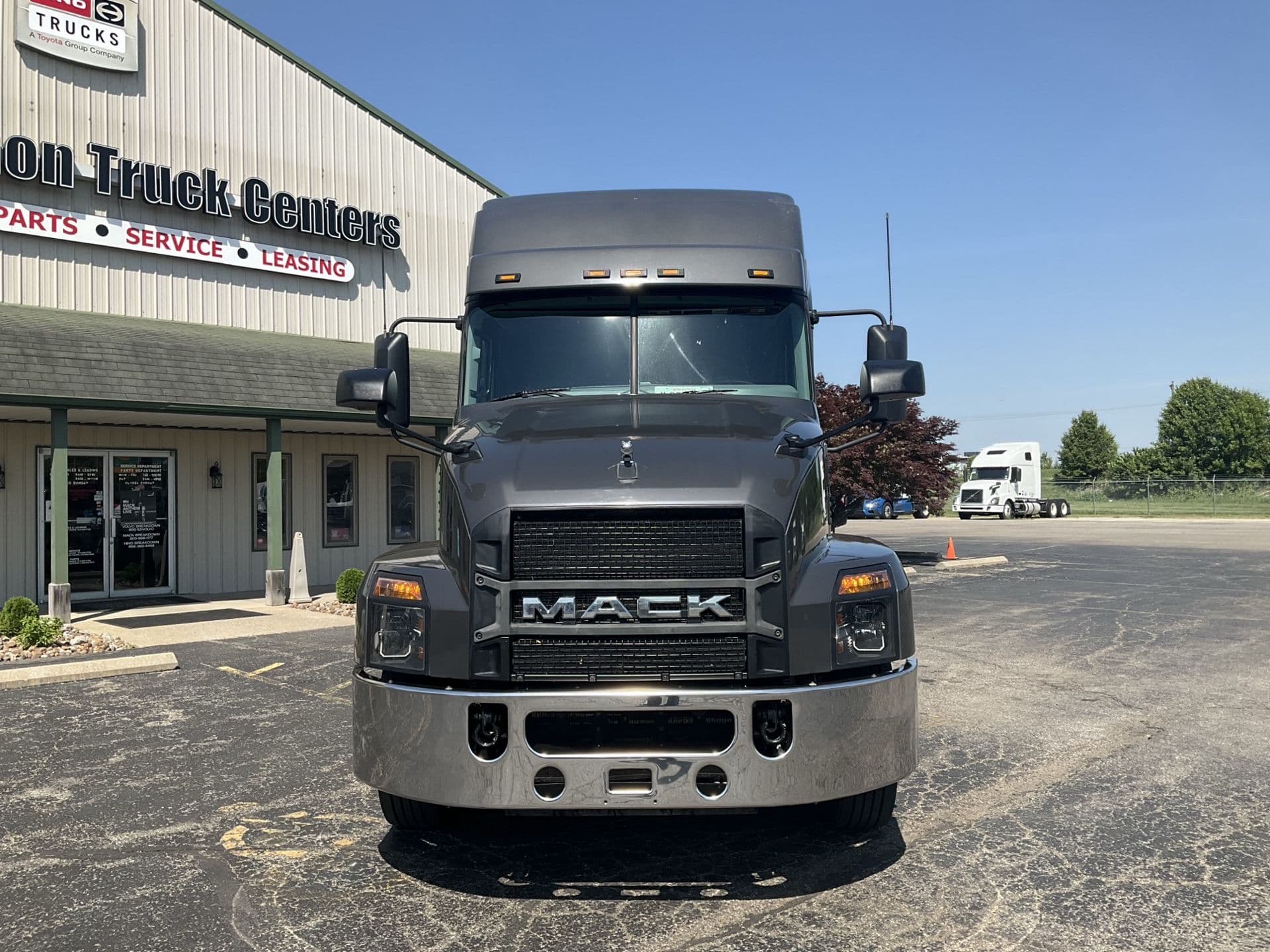 2020 Mack Anthem in Clarksville, IN — photo 2