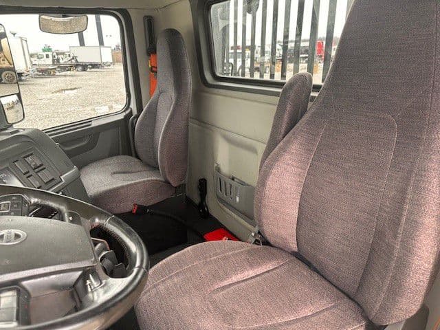 2018 Volvo VNR 640 in London, OH — photo 11