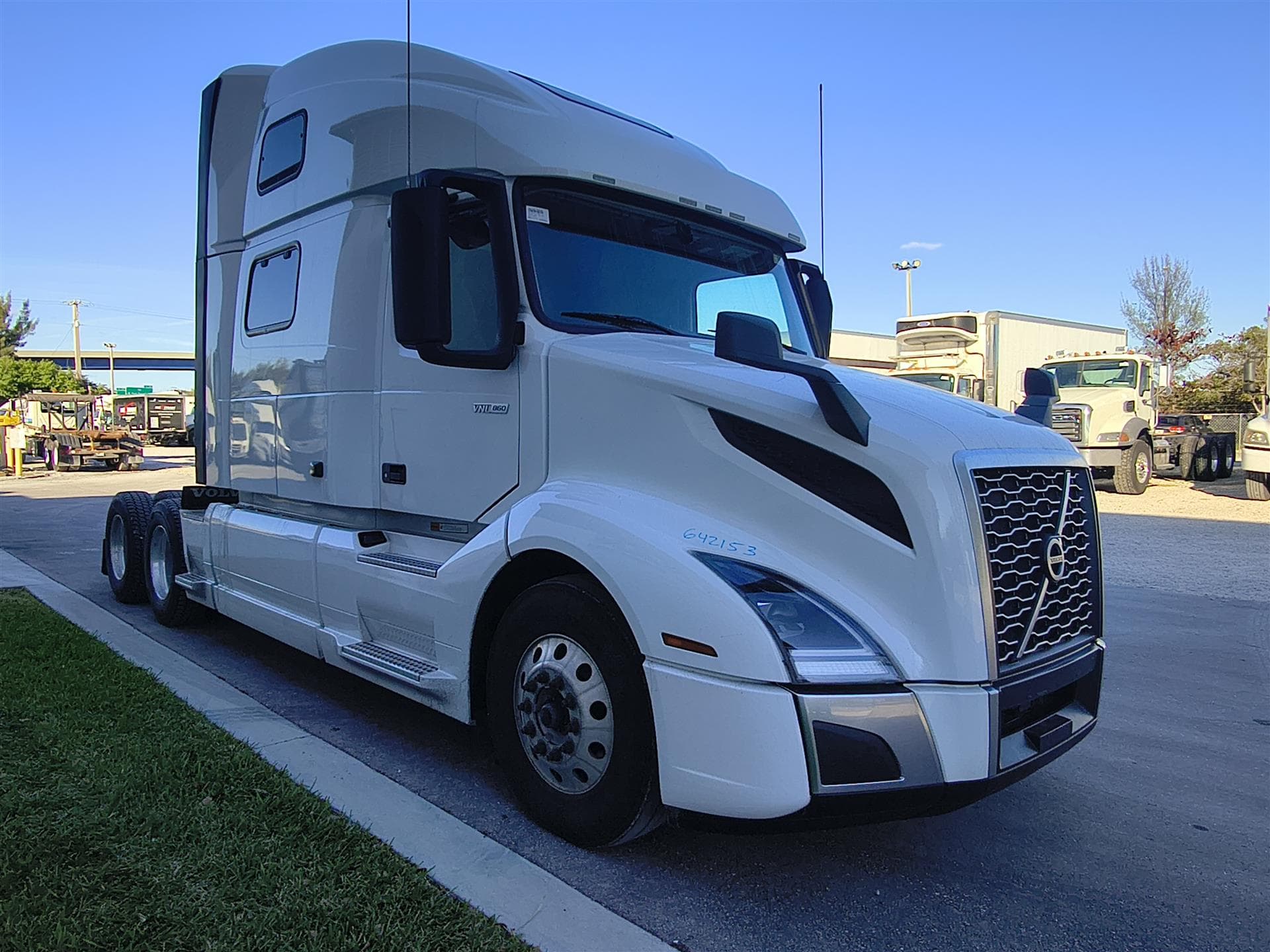 2024 Volvo VNL 860 in Fort Lauderdale, FL — photo 4