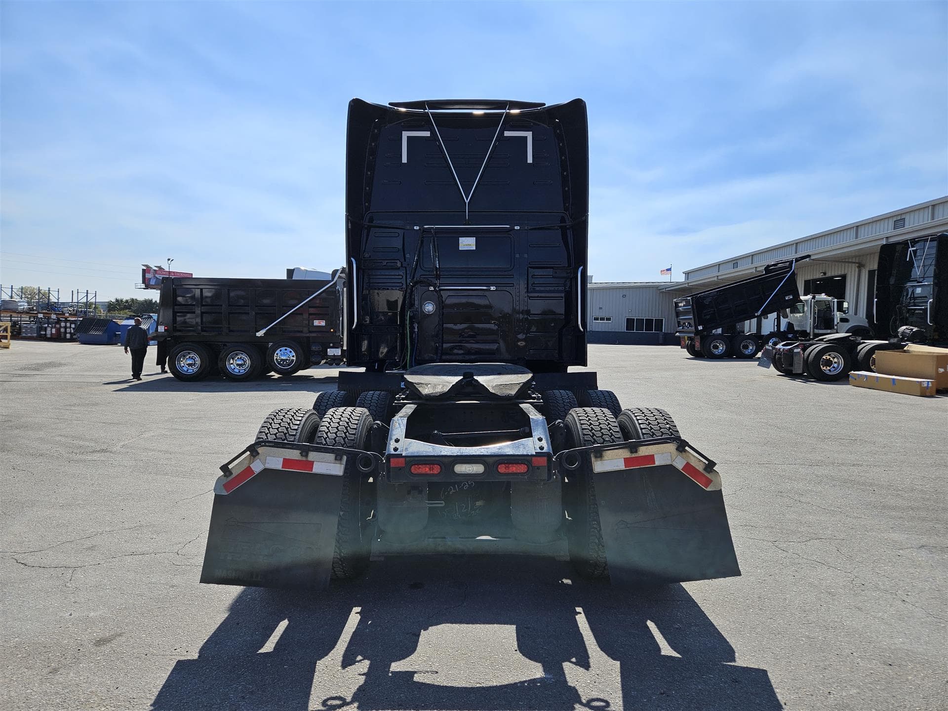 2022 Volvo VNL 760 in Fort Lauderdale, FL — photo 4