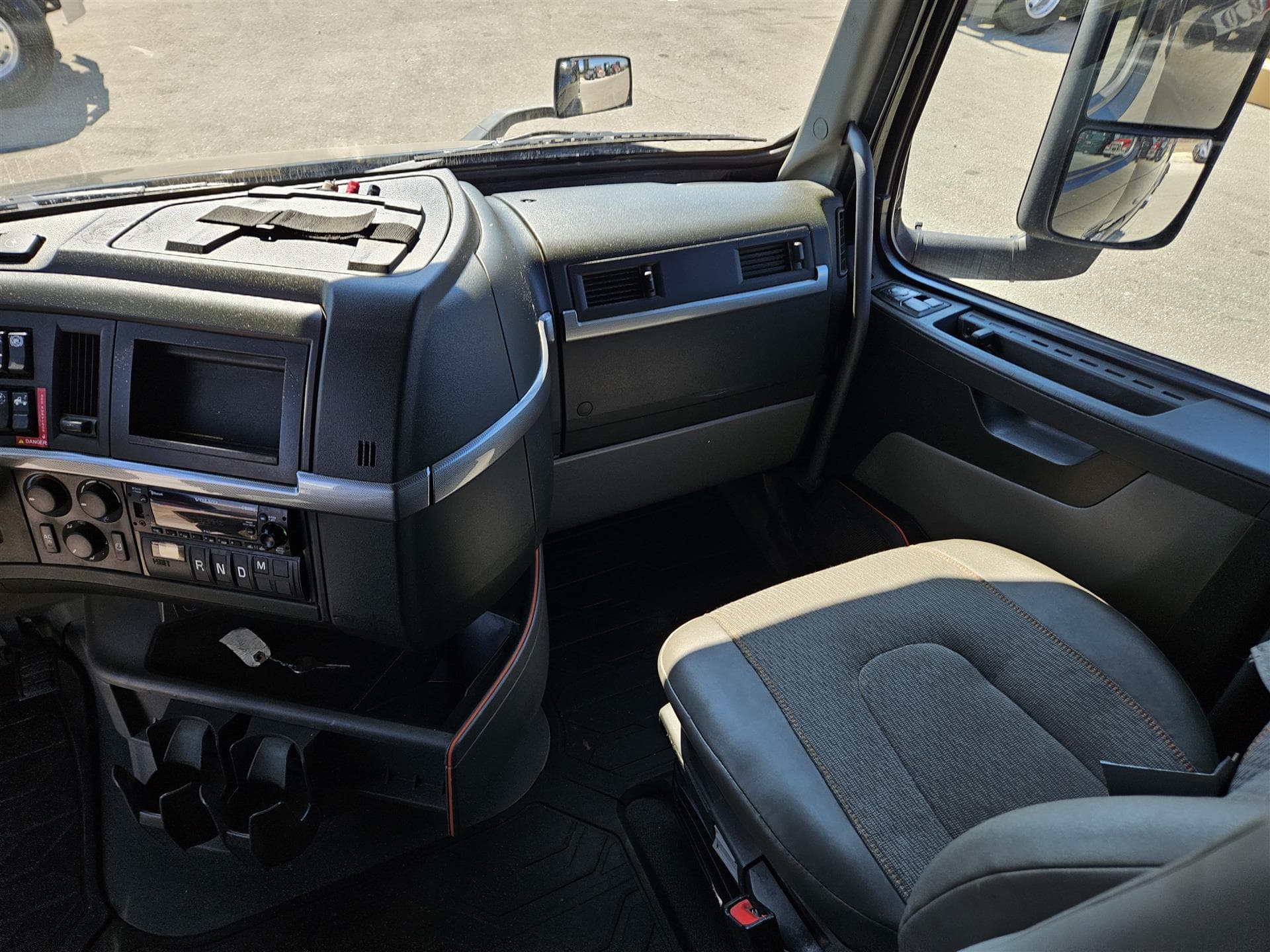 2022 Volvo VNL 760 in Winter Haven, FL — photo 10