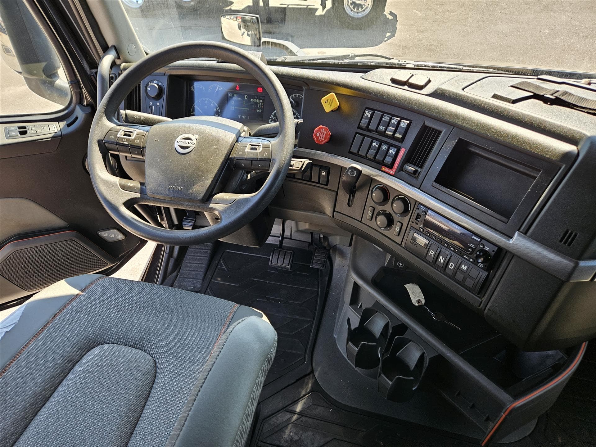2022 Volvo VNL 760 in Winter Haven, FL — photo 9