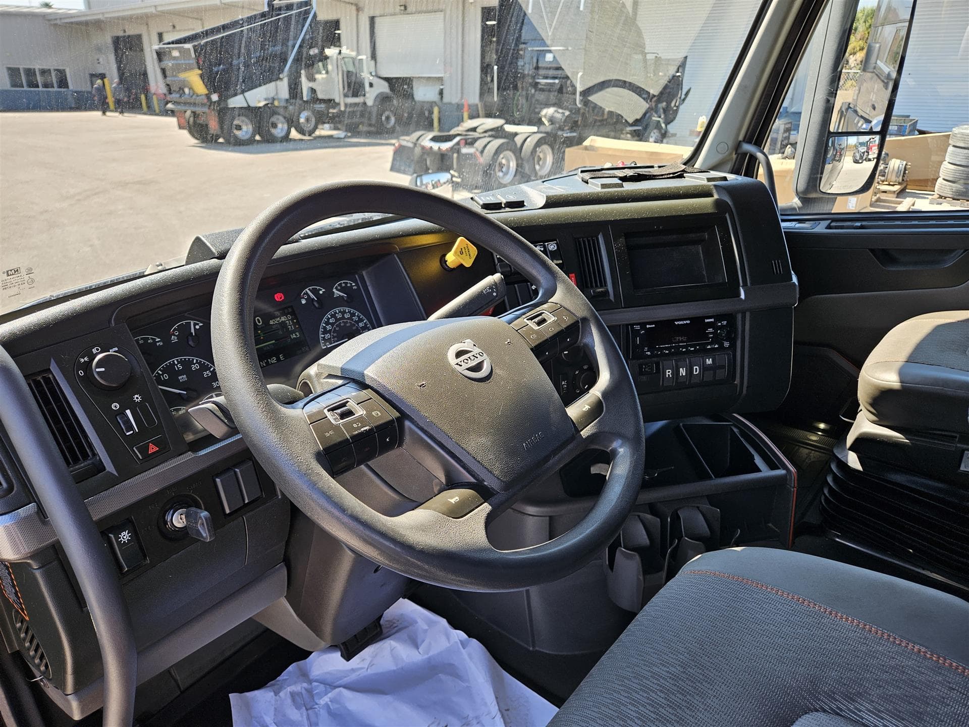 2022 Volvo VNL 760 in Winter Haven, FL — photo 13