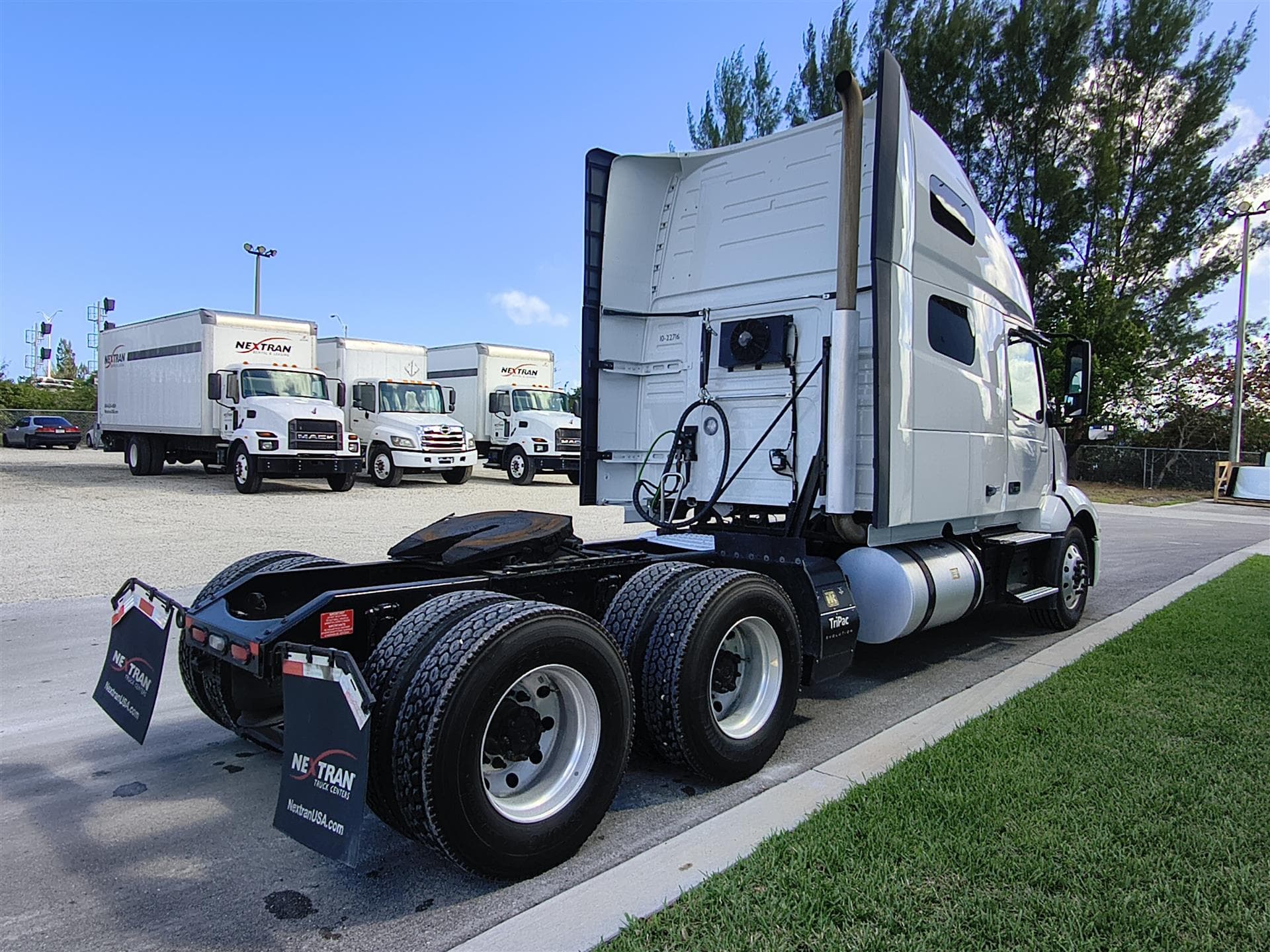 2022 Volvo VNL 760 in Fort Lauderdale, FL — photo 5