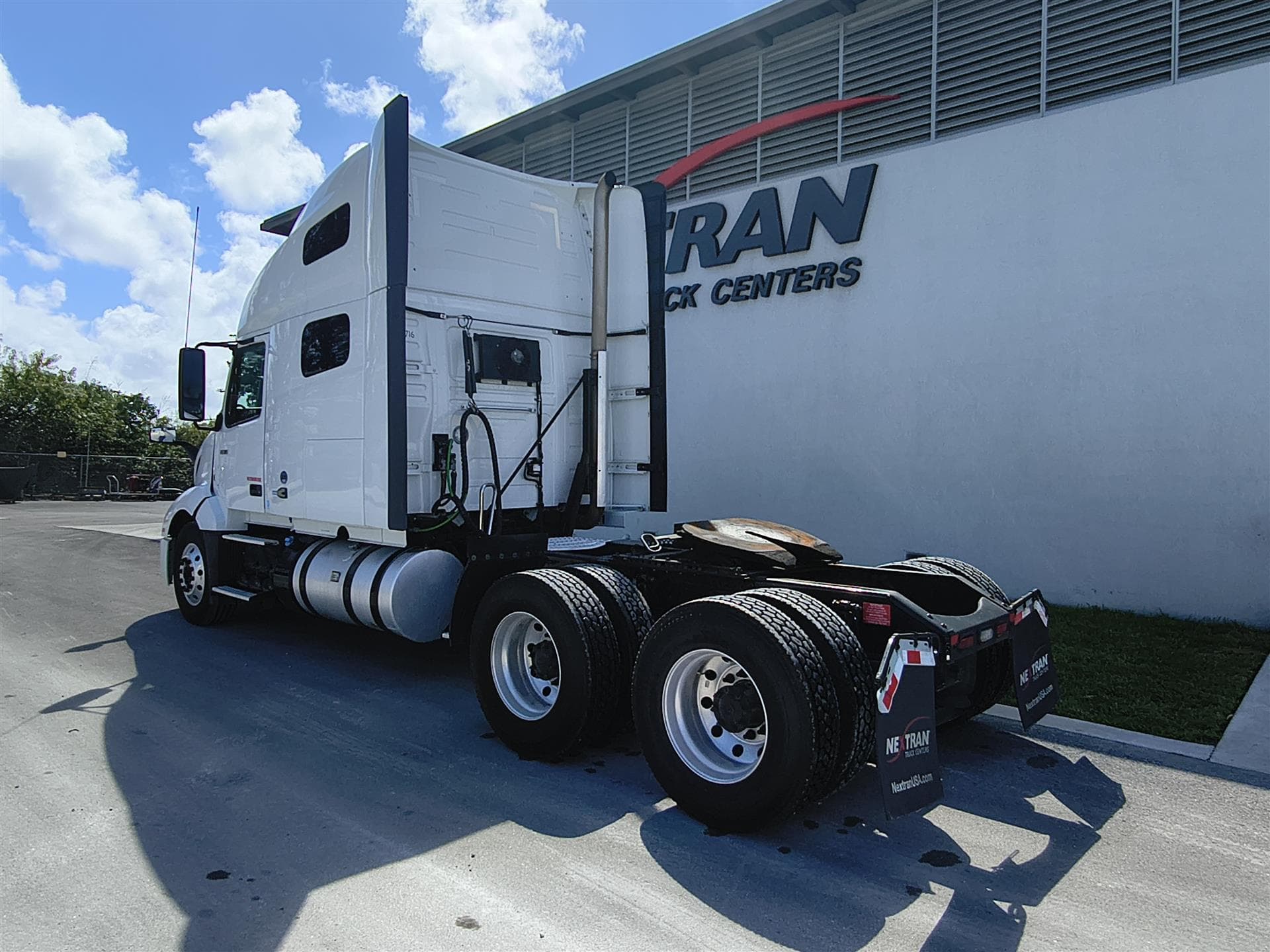 2022 Volvo VNL 760 in Fort Lauderdale, FL — photo 7