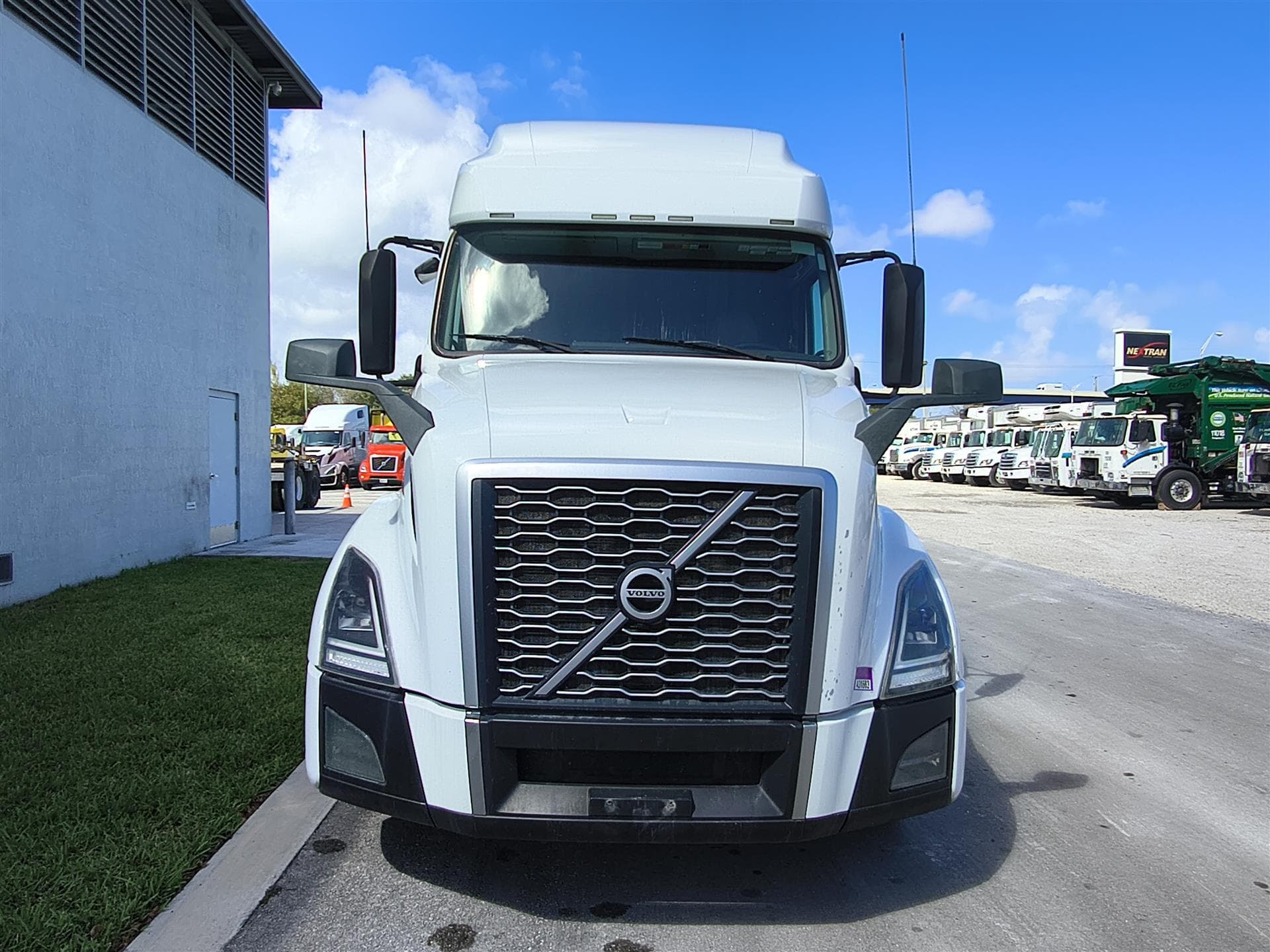 2022 Volvo VNL 760 in Fort Lauderdale, FL — photo 3