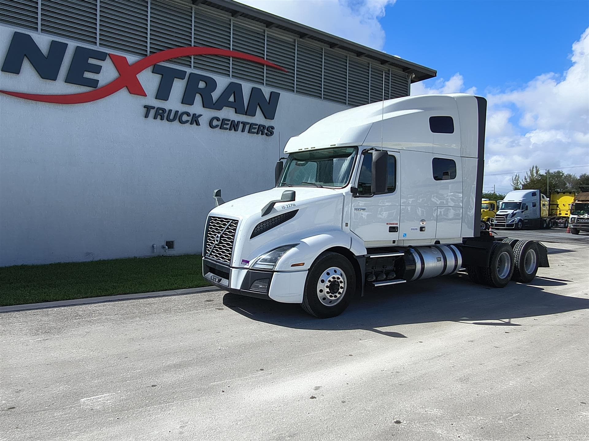 2022 Volvo VNL 760 in Fort Lauderdale, FL — photo 2