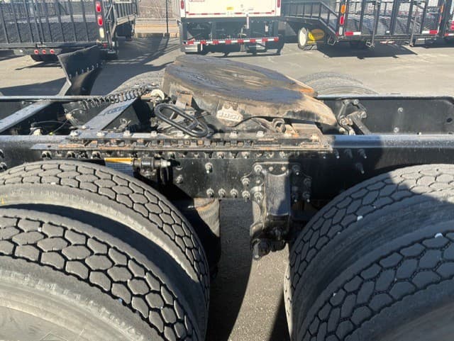2023 Volvo VNR 640 in Kansas City, MO — photo 6