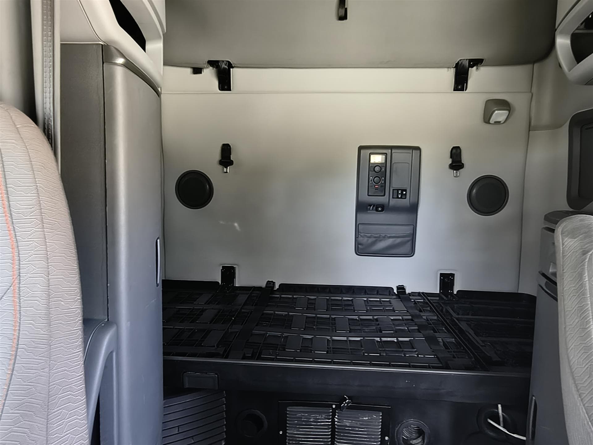 2022 Volvo VNL 760 in Fort Lauderdale, FL — photo 10