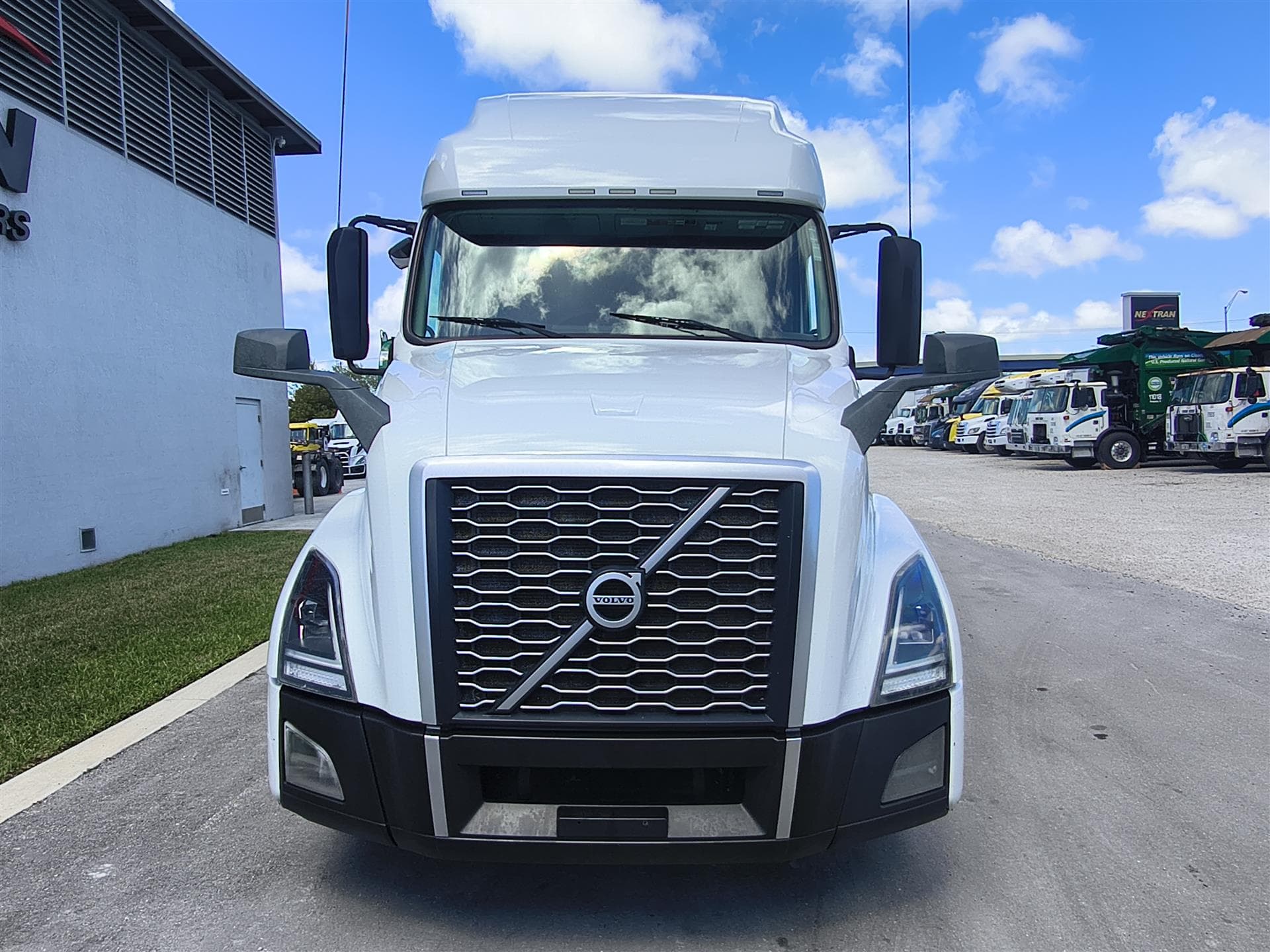 2022 Volvo VNL 760 in Fort Lauderdale, FL — photo 2