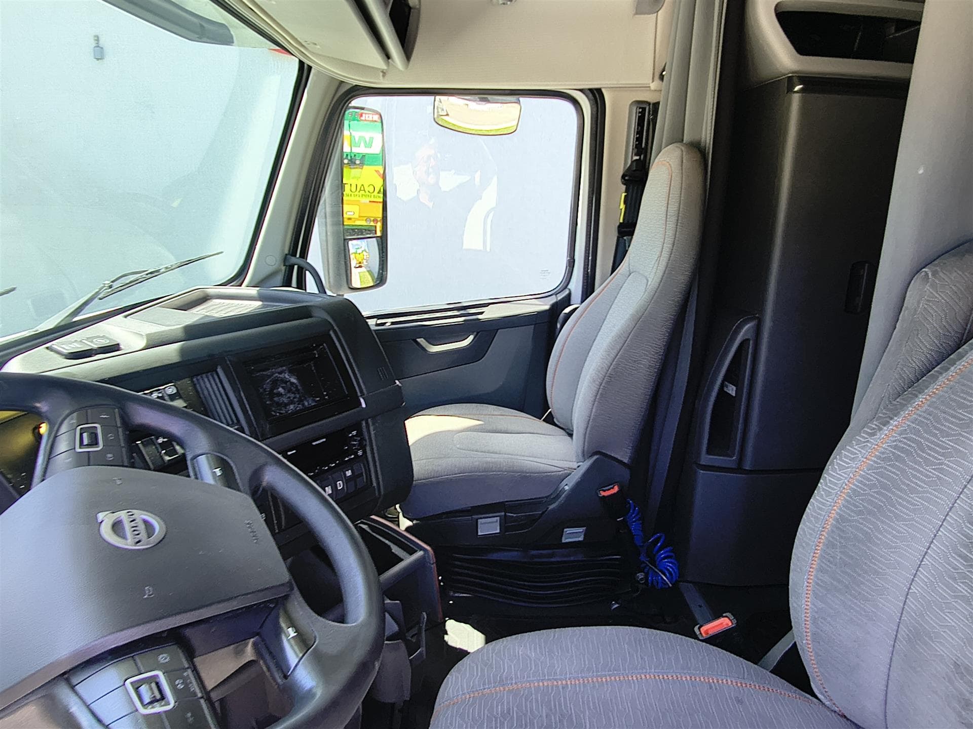 2022 Volvo VNL 760 in Fort Lauderdale, FL — photo 13