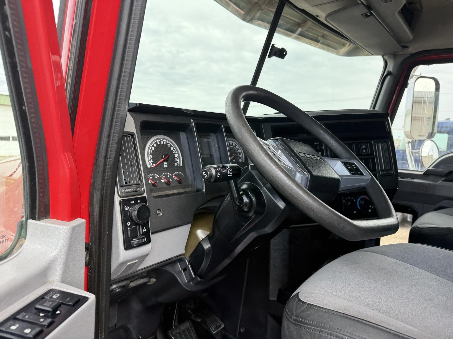 2019 Mack Granite in Mediapolis, IA — photo 9