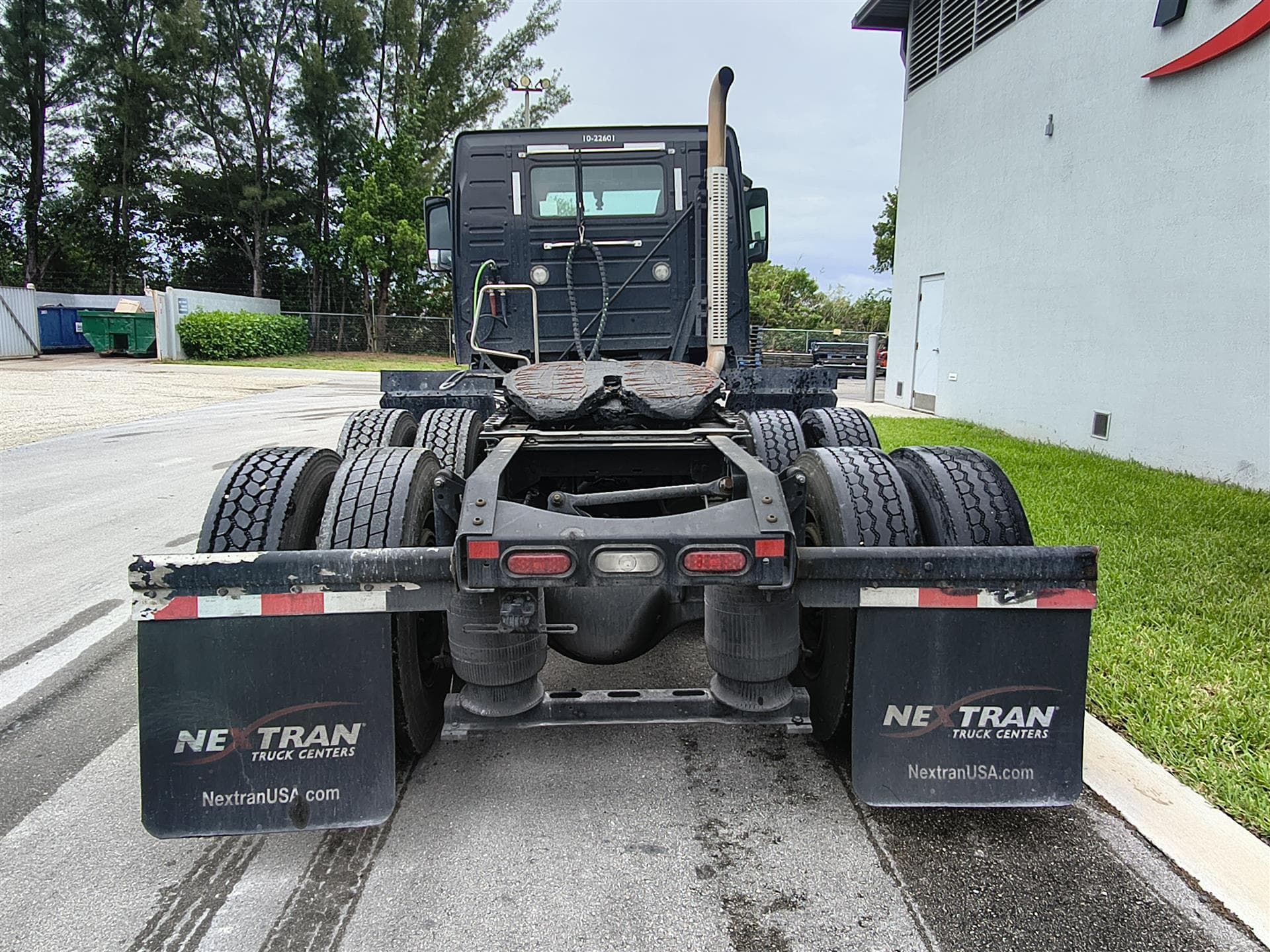 2022 Volvo VNR 640 in Fort Lauderdale, FL — photo 5
