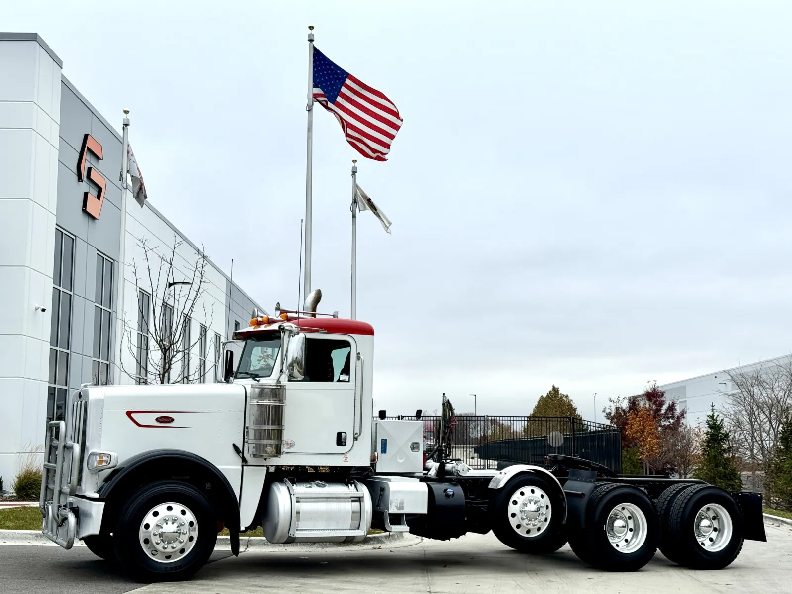 2023 Peterbilt 389