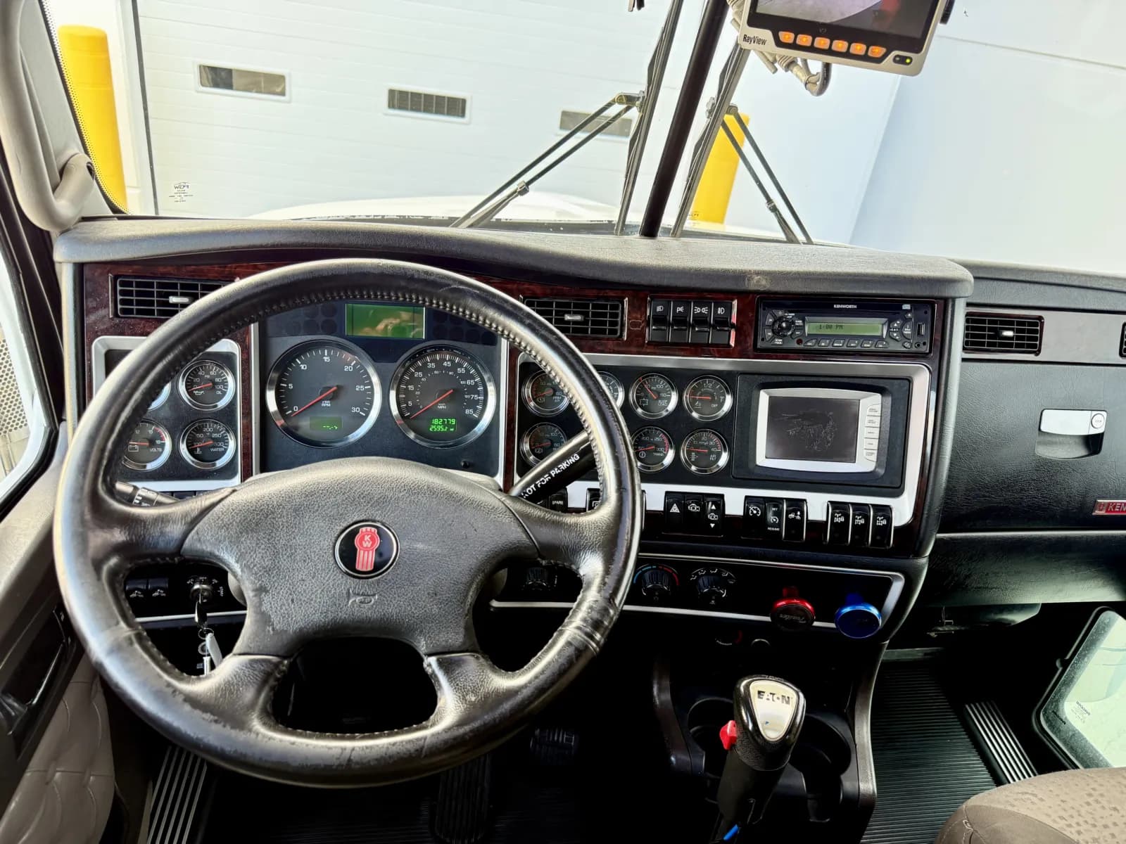 2011 Kenworth T800 in New Lenox, IL — photo 32