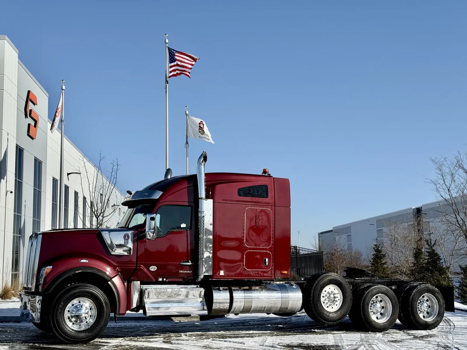 2024 Kenworth W990