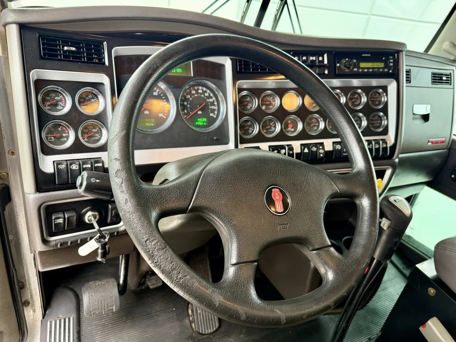 2012 Kenworth T800 in New Lenox, IL — photo 15