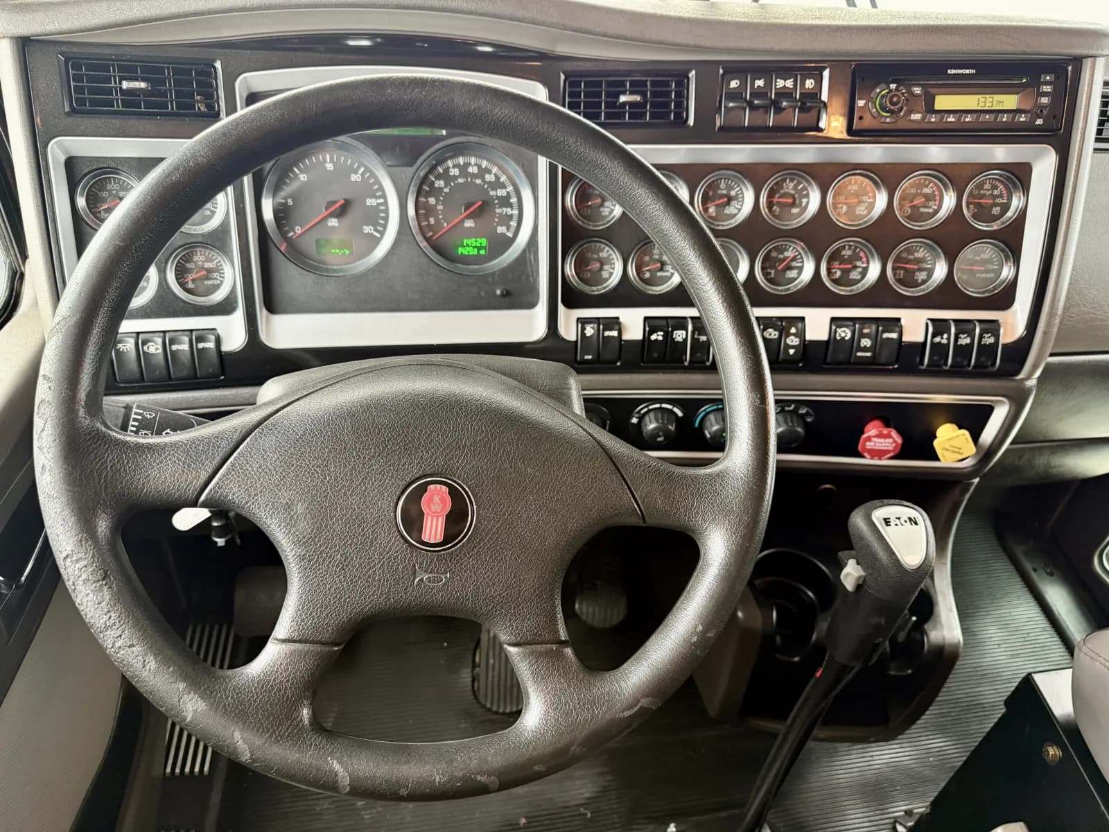 2012 Kenworth T800 in New Lenox, IL — photo 16