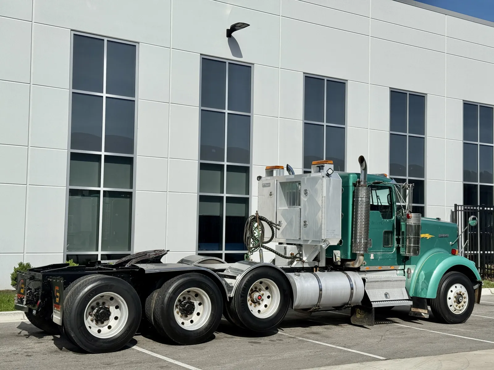 2005 Kenworth W900 in New Lenox, IL — photo 5