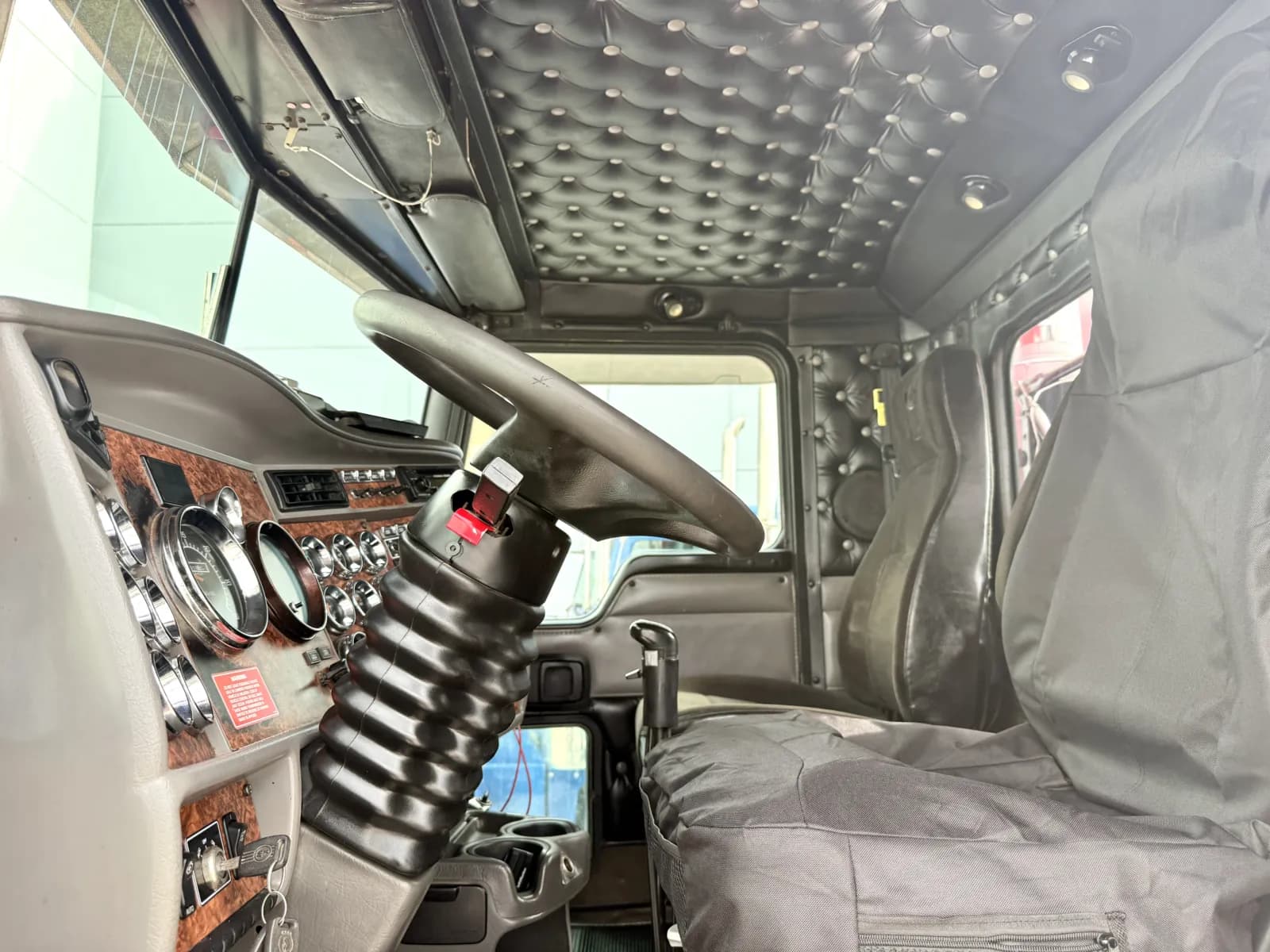 2003 Kenworth T800 in New Lenox, IL — photo 14