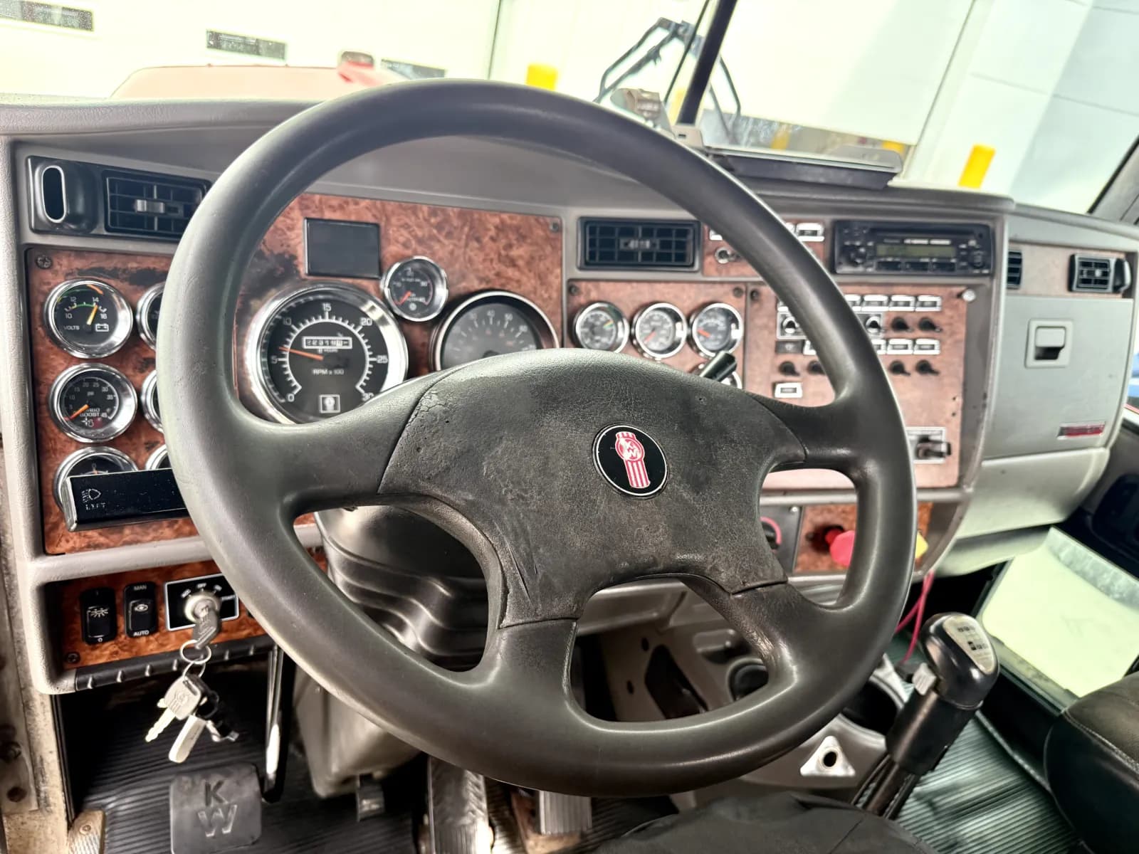 2003 Kenworth T800 in New Lenox, IL — photo 15