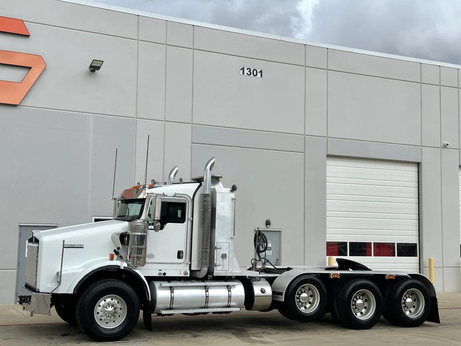 2017 Kenworth T800 in Hutchins, TX — photo 2
